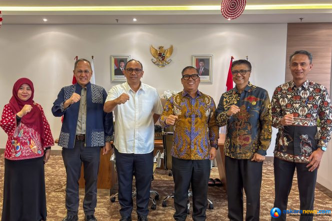 
 Wakil Gubernur Kepri, Nyanyang Haris Pratamura beraudiensi dengan Dirjen Penyelenggaraan Pos dan Informatika Kementrian KomDigi di Kantor Direktorat Jenderal Infrastruktur Digital, Menara Danareksa, Jakarta, Kamis (6/8/2026). 