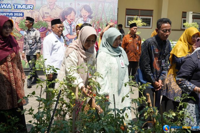 
 Perkuatan Pertahanan Pangan Sekolah, Gubernur Jatim Tinjau Program SIKAP di SMAN 2 Jombang