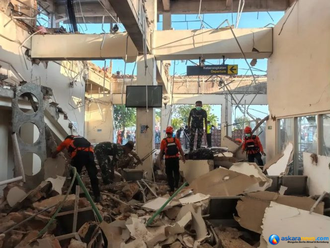 
 Gempa Magnitudo 7,7 Guncang NTT, TNI Kerahkan Personel, Hercules, dan KRI Bantu Masyarakat Terdampak
