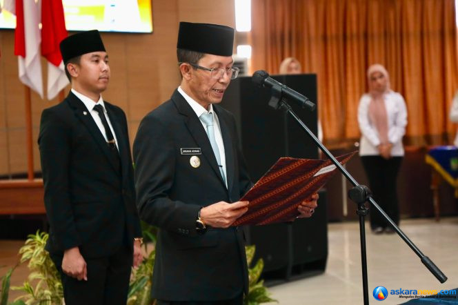 
 Wali Kota Batam, Amsakar Achmad, melantik sejumlah pejabat di lingkungan Pemko Batam di Kantor Wali Kota Batam, Rabu (5/8/2026). 