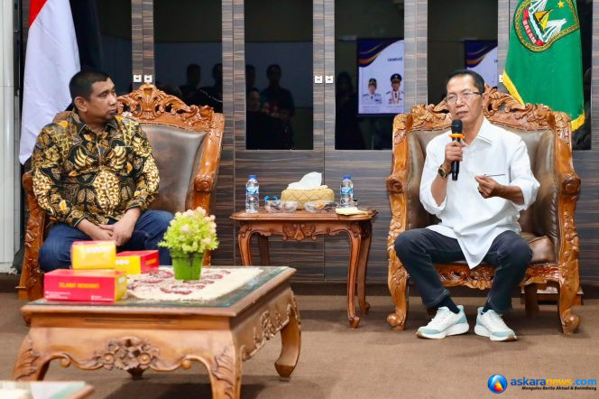 
 Wali Kota Batam, Amsakar Achmad, memaparkan sejumlah capaian Batam saat menerima kunjungan Komisi I DPRD Kota Dumai di Kantor Wali Kota Batam, Kamis (6/8/2026). 