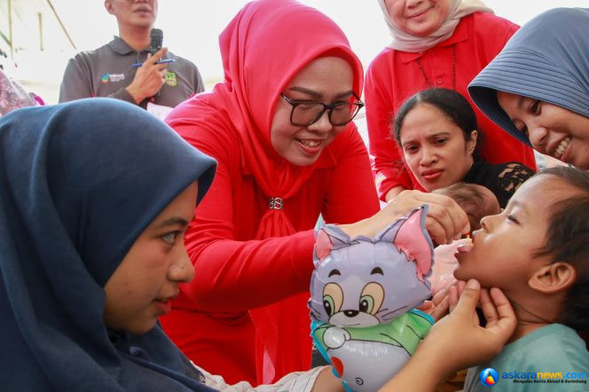 
 Ketua TP-PKK Batam, Erlita Amsakar, memimpin Pencanangan Intervensi Serentak Pencegahan Stunting di Posyandu Mawar 46, Bengkong Sadai, Jumat (7/8/2026