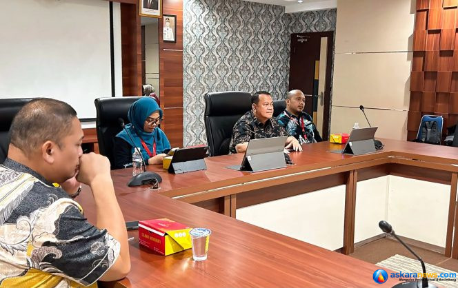 
 Kepala BRIDA Batam, Efrius, memimpin penilaian Nominator BIA 2026 di Kantor Wali Kota Batam, belum lama ini. 