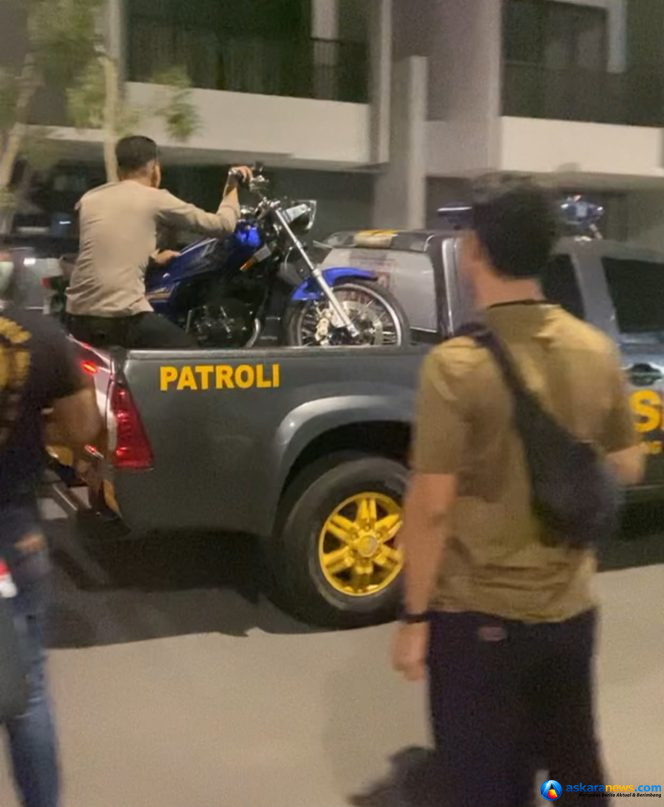 
 Bareskrim Sita Brangkas dan Yamaha RX King dari Kediaman Bos Besar Kasino NGZ di Bengkong