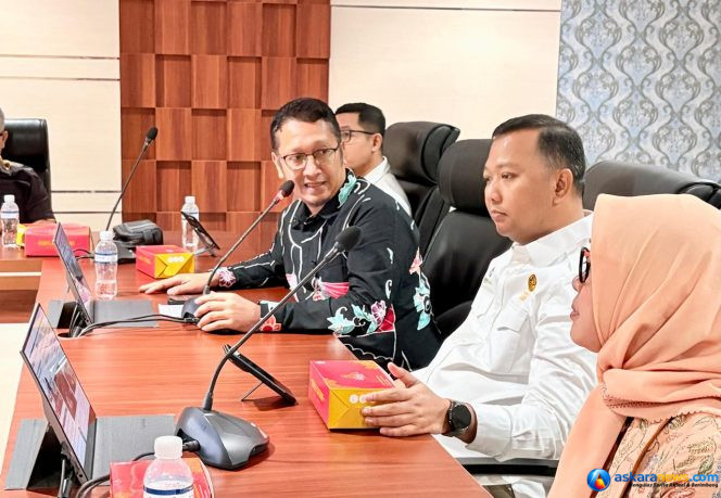 
 Kepala Dinas Perikanan Batam, Yudi Admajianto, membuka Sosialisasi Distribusi BBM Bersubsidi melalui Subpenyalur dan Penerbitan Surat Rekomendasi bagi Konsumen Pengguna JBT di Kantor Wali Kota Batam, Kamis (20/8/2026). 