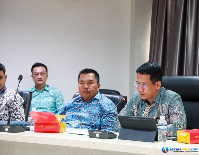 
 Kepala Disnaker Batam, Yudi Suprapto, memimpin pertemuan bersama APINDO dan perwakilan 15 perusahaan besar di Kota Batam, Kamis (20/8/2026). 