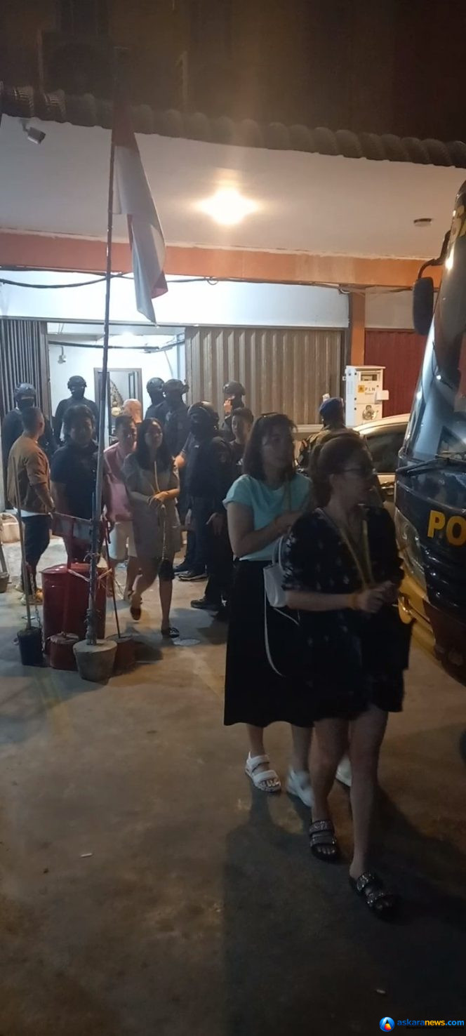 
 Mabes Polri Gerebek Nagoya Game Zone Batam, Gegana Turun Amankan Lokasi Judi Jackpot