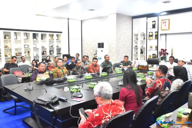 
 Wawako Ariza pimpin Rapat Finalisasi HUT RI, pastikan kesiapan berjalan sesuai rencana.