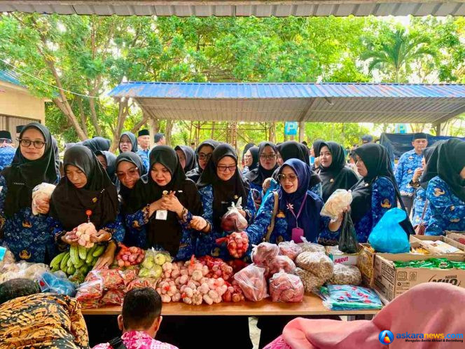 
 Usai Upacara HUT ke-81 RI, ASN Pemko Belanja di Gerai Pangan
