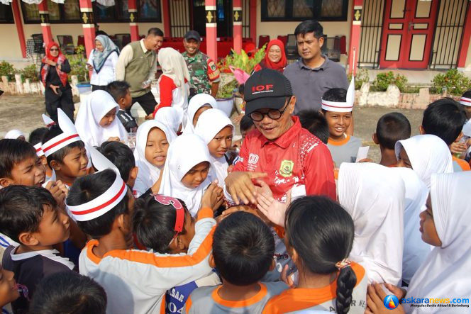
 Jalan Santai Semarak HUT ke-81 RI, Wawako Raja Ariza Ajak Siswa dan Orangtua Perkuat Semangat Kebersamaan