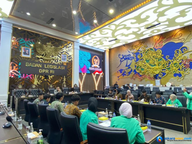 
 Lembaga Tinggi KM Institut Stiami Audiensi Dengan Baleg DPR RI, Serahkan Kajian Akademik Ruu Pemilu dan Usulan Norma E-Voting 2029