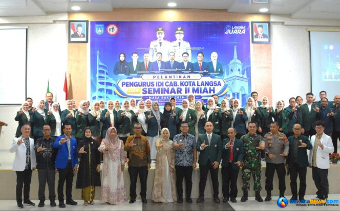 
 dr. Fathur Rahman resmi nahkhodai IDI Cabang Langsa, setelah di kukuhkan oleh Ketua IDI Provinsi Aceh