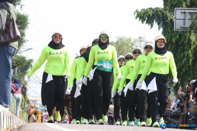 
 Ribuan Srikandi ikuti gerak jalan 8 Kilometer. Wako Lis : Wujudkan semangat dan Kekompakan Masyarakat