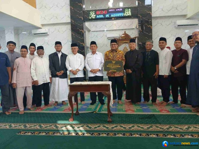 
 Momen peringatan Maulid Nabi, Plt. Asisten 1 Yoni Fadri hadiri peresmian Masjid Ar Rahim Teluk Keriting