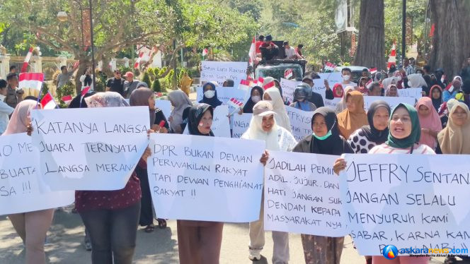 
 Tuntut Stimulan Dan Jadup, Korban Banjir Geruduk Kantor Walikota Langsa