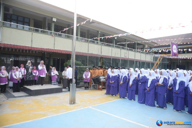 
 Ketua YKI Provinsi Kepri Dewi Kumalasari memberikan motivasi ke murid SMA Negeri 3 Batam 