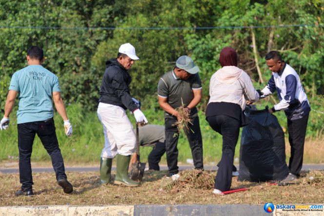 
 Gubernur Ansar Kembali Pimpin Gotong Royong, Ajak Warga Jaga Kebersihan