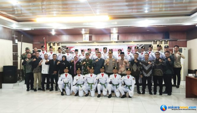 
 Walikota Langsa Kukuhkan 22 orang Paskibraka Kota Langsa Tahun 2026: Siap Kibarkan Sang Merah Putih