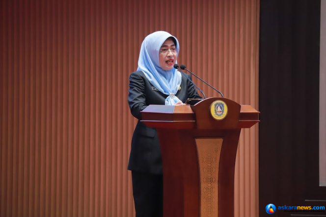 
 Sekdaprov Kepri menyampaikan jawaban Pemerintah Provinsi Kepri atas pandangan umum Fraksi-fraksi DPRD Kepri terhadap nota keuangan Ranperda Perubahan APBD tahun 2026 dalam rapat sidang utama, Kamis (17/9/2026). 