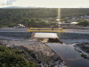 Jembatan Semala di Kabupaten Natuna yang dibangun Pemerintah Provinsi Kepulauan Riau melalui Dinas PUPP. Dalam dialog di RRI Tanjungpinang, Rabu (23/9/2026), Gubernur Kepri Ansar Ahmad menekankan jika Pemprov Kepri di usia 24 tahun Provinsi Kepulauan Riau menekankan pada penguatan konektivitas dan pemerataan. 