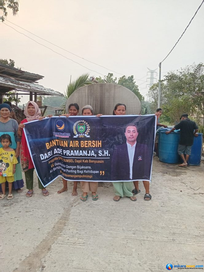 
 Ade Pramanja Anggota DPRD Sumsel: Salurkan Bantuan Air Bersih Untuk Warga Kab Banyuasin Yang Terdampak Kekeringan