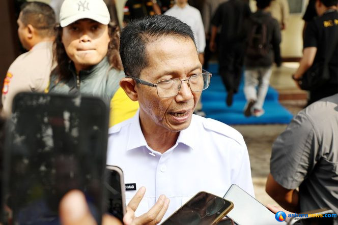 
 Wali Kota Batam, Amsakar Achmad, memberi keterangan kepada awak media usai menghadiri konferensi pers di Gedung Lancang Kuning Polda Kepri, Selasa (1/9/2026). 