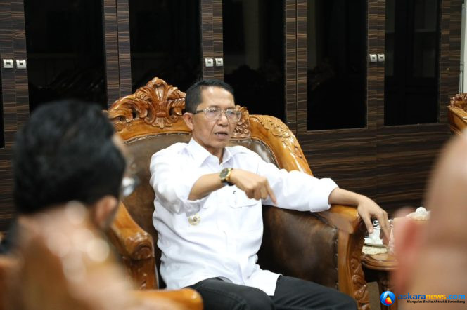 
 Wali Kota Batam, Amsakar Achmad, bersama pengurus FKDM Kota Batam di Kantor Wali Kota Batam, Rabu (2/9/2026). 