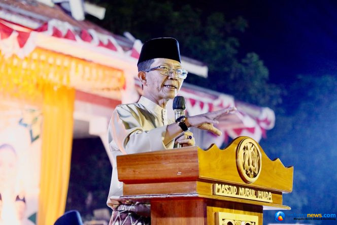 
 Wali Kota Batam, Amsakar Achmad, menghadiri Belakang Padang Bershalawat Jilid 2 di Lapangan Indra Sakti, Kecamatan Belakang Padang, Sabtu (5/9/2026) malam. 