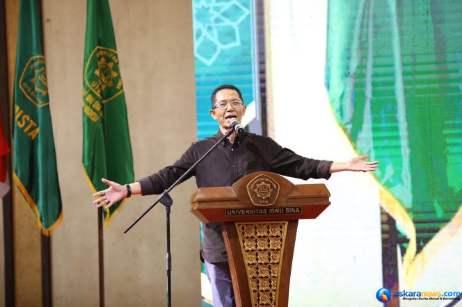 
 Wali Kota Batam, Amsakar Achmad, mengisi kuliah umum kepada 1.600 mahasiswa baru UIS Batam di Swiss-Belhotel Harbour Bay, Minggu (6/9/2026) malam