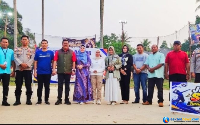 
 Sekda Bintan Buka Turnamen Bola Voli Semi Open Antar RW Cup V di Sebong Lagoi