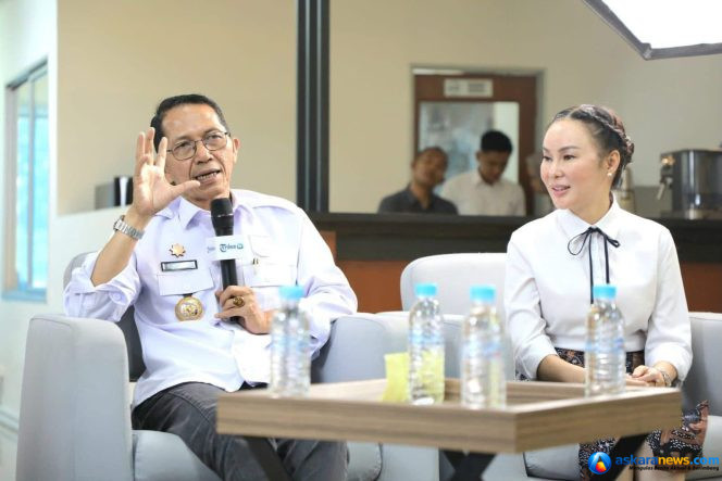 
 Wali Kota Batam, Amsakar Achmad, bersama Wakil Wali Kota Batam, Li Claudia Chandra. 