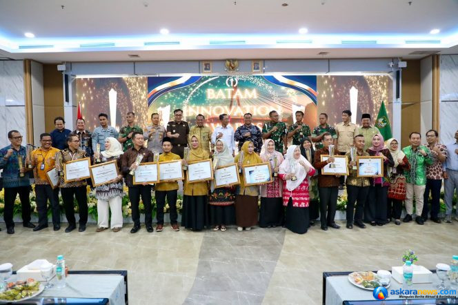 
 Wali Kota Batam, Amsakar Achmad, bersama Forkopimda Batam dan pemenang BIA 2026 usai penyerahan piala dan piagam di Auditorium Politeknik Negeri Batam, Kamis (10/9/2026). 