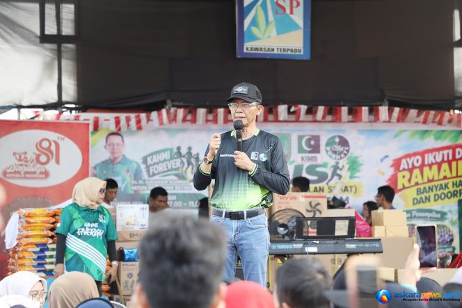
 Wali Kota Batam, Amsakar Achmad, menyampaikan sambutan saat menghadiri KFJS di Lapangan SP Plaza, Minggu (13/9/2026). 
