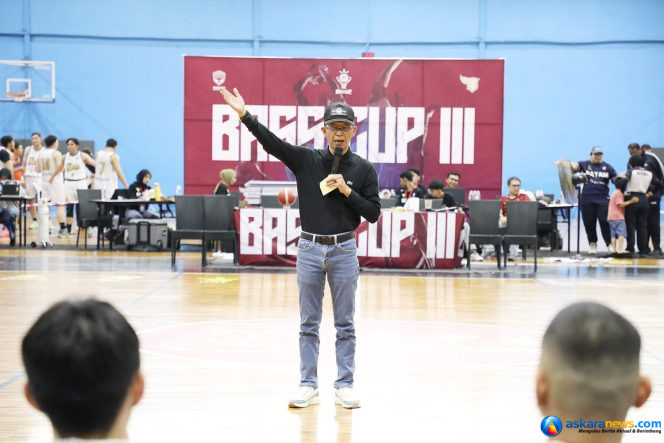 
 Wali Kota Batam, Amsakar Achmad, menutup Kejuaraan Bola Basket Bass Cup III 2026 di GOR TM Arena, Minggu (13/9/2026). 