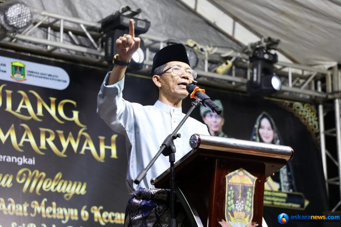
 Wali Kota Batam, Amsakar Achmad, menghadiri penutupan Sembang Budaye LAM enam kecamatan wilayah timur di Lapangan Bola Legenda Malaka, Batam Kota, Minggu (13/9/2026) malam. 
