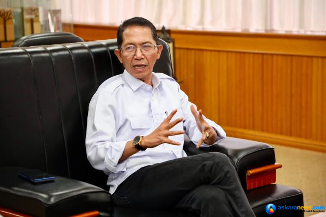
 Wali Kota Batam, Amsakar Achmad.