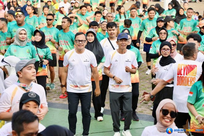 
 Wali Kota Batam, Amsakar Achmad, bersama Wamendagri, Bima Arya, turut menyemarakkan Batam 10K 2026 di Dataran Engku Putri, Batam Centre, Minggu (20/9/2026). 