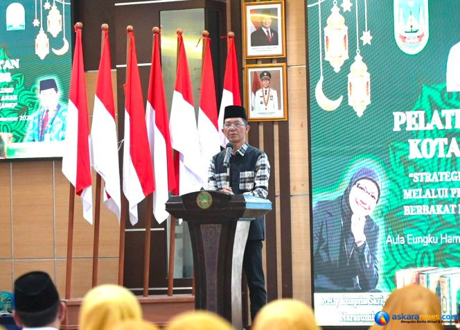 
 Wali Kota Batam, Amsakar Achmad, membuka Pelatihan Guru Al-Qur’an Kota Batam Tahun 2026 di Kantor Wali Kota Batam, Sabtu (26/9/2026). 