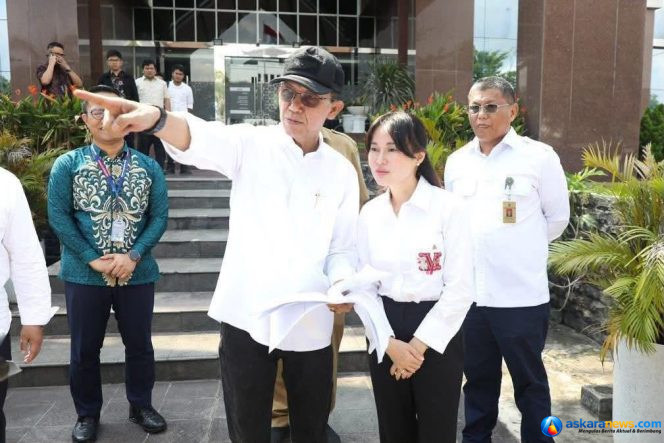 
 Wali Kota Batam, Amsakar Achmad, berbincang dengan Wakil Wali Kota Batam, Li Claudia Chandra, belum lama ini. 
