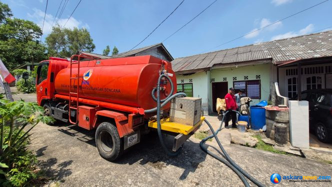 
 BPBD Kota Tanjungpinang Salurkan 26 Ton Air Bersih untuk Warga Terdampak Kekeringan di Batu IX