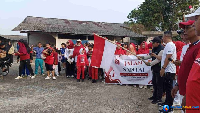 
 Rayakan HUT ke-81 RI, Warga Kijang Lama Meriahkan Jalan Santai dan Permainan Rakyat