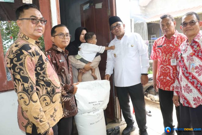 
 Wako Lis Turun Salurkan Bantuan CPPD, Data Penerima Akan Diperbarui