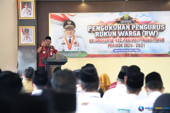 
 Wako Lis sampaikan pesan dihadapan pengurus RW se Kecamatan Tanjungpinang Timur yang baru dikukuhkan.