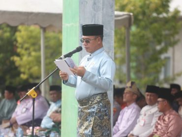 Bupati Kepulauan Anambas, Aneng. 