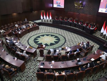 Ijazah pendidikan SLTA Wakil Presiden Gibran Rakabuming dipersoalkan. Gibran diduga tidak memenuhi syarat jadi capres sehingga MK diminta mendiskualifikasinya.