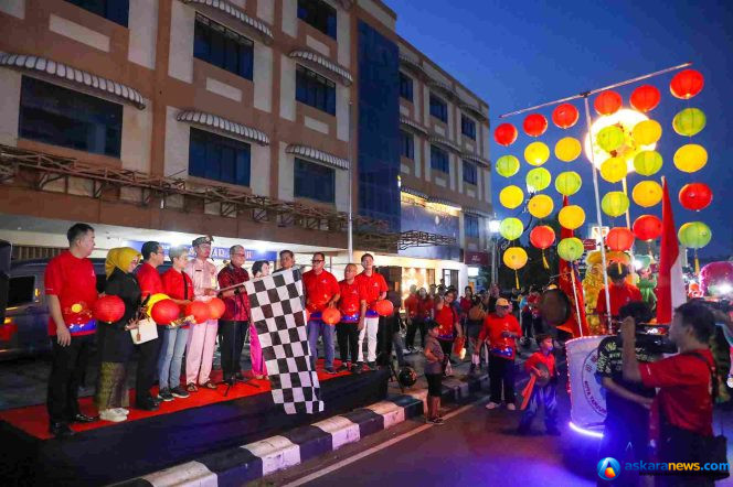 
 Pawai Lampion Festival Mooncake Semarak, Sekda Zulhidayat: Simbol Keharmonisan dan Keberagaman Tanjungpinang