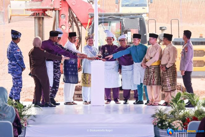 
 Mendagri Muhammad Tito Karnavian bersama Gubernur Kepri Ansar Ahmad, Wagub 