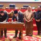 Gubenur Kepulauan Riau Ansar Ahmad bersama Ketua DPRD Iman Sutiawan menandatangani nota kesepakatan perubahan KUA PPAS APBD Tahun Anggaran 2026, Selasa (8/9/2026). 