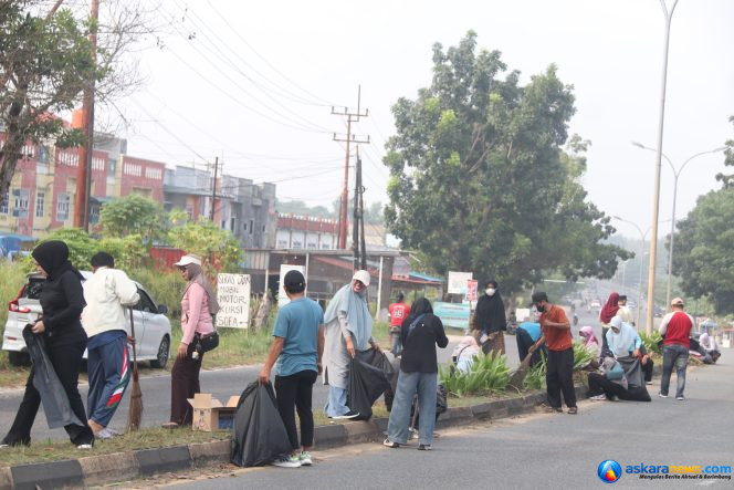 
 Kali Ini, ASN Pemko Tanjungpinang Goro di Ruas Jalan Nasional.
