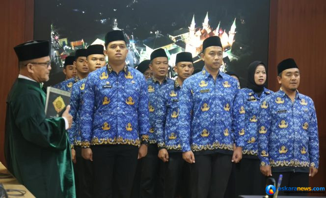 
 Pelantikan CPNS menjadi PNS serta PNS dalam Jabatan Fungsional di lingkungan Pemprov Kepri digelar di Ruang Rupatama Lantai 4 Kantor Gubernur Kepri, Kamis (1/10/2026). 